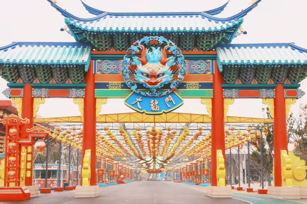山西彩灯生产工艺流程解析：从传统花灯到LED灯光秀的技术演进